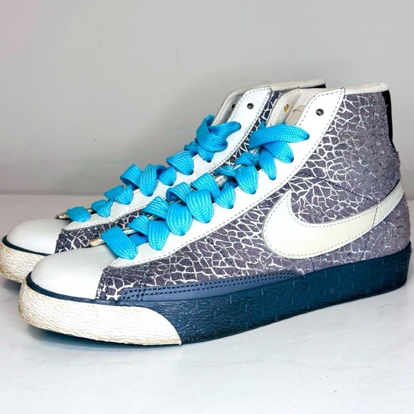 NIKE Women’s Blazer High Top Grey and Metallic 2008 - Picture 11 of 13